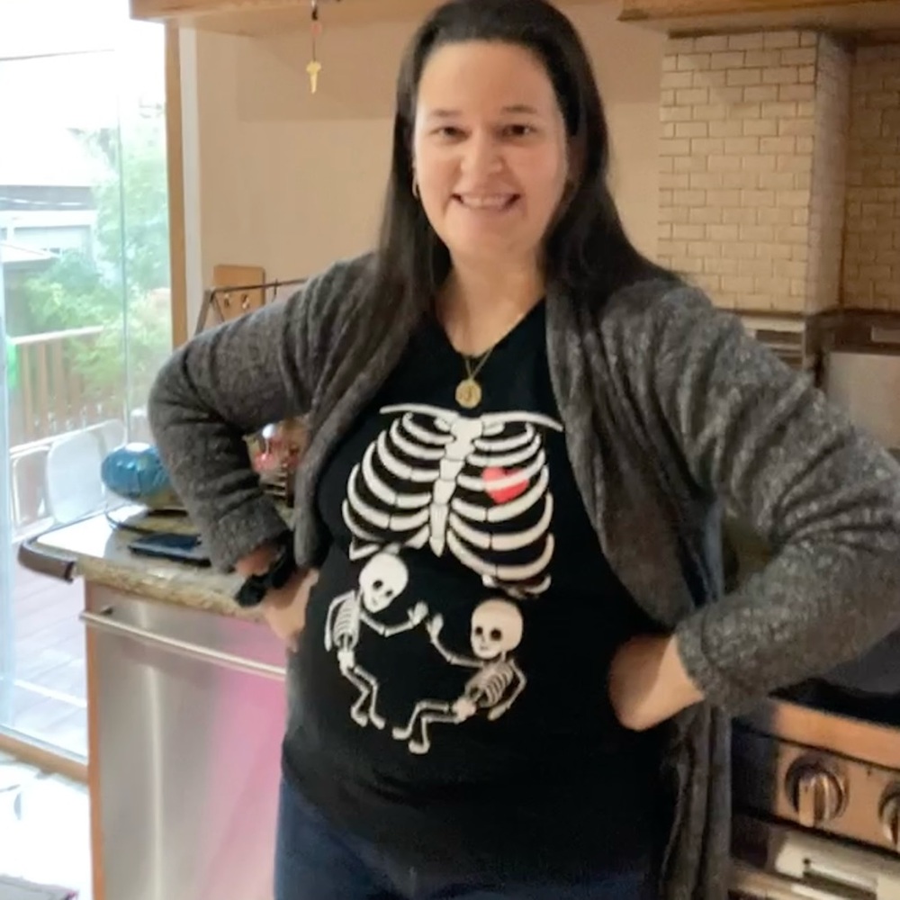 Black short sleeve tshirt with skeleton twins in belly area size L